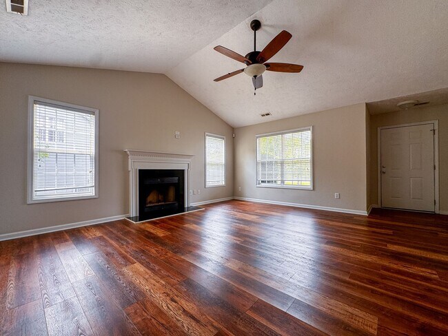 Building Photo - Lovely 3 Bed 2 Bath Plus Bonus Room Home in Raeford