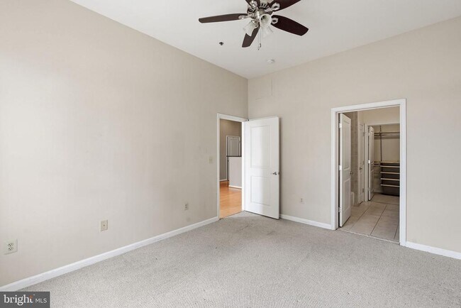 Building Photo - 309 Holland Ln