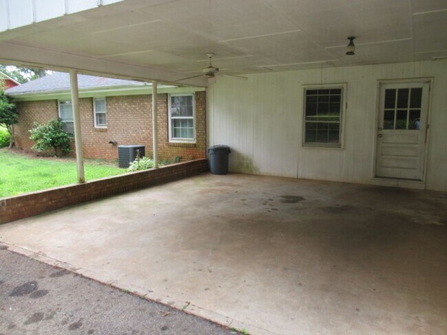 Building Photo - 70 Gibson Dr