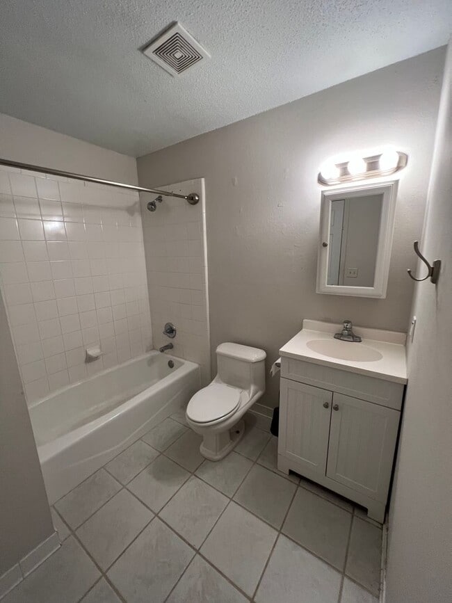 Building Photo - 4011 Wood Dr