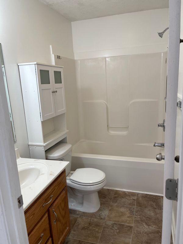 Building Photo - 1610 Robert Rd