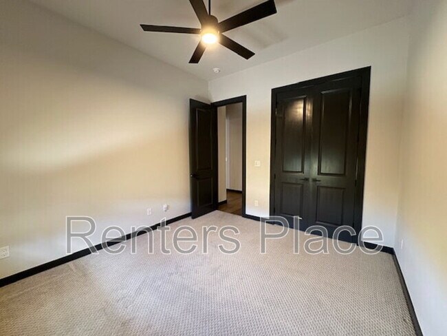 Building Photo - 10315 S Gary Pl