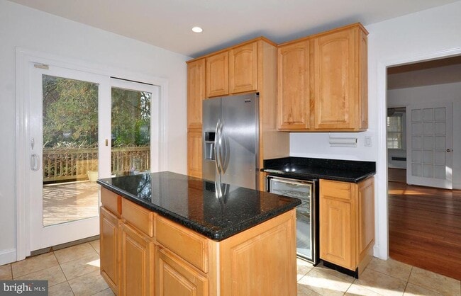 Building Photo - 4630 River Rd