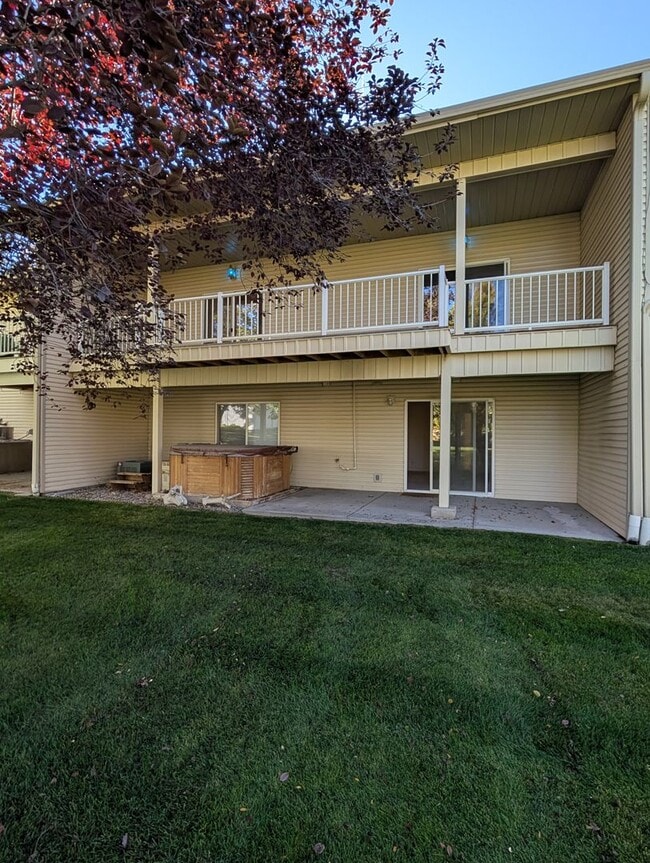 Building Photo - 1366 Delphic Way