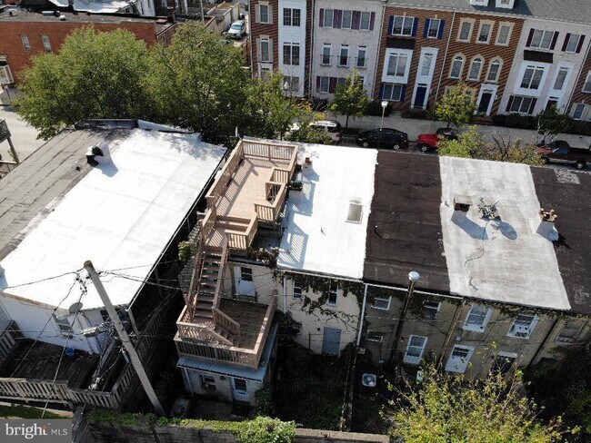 Building Photo - 419 Scott St