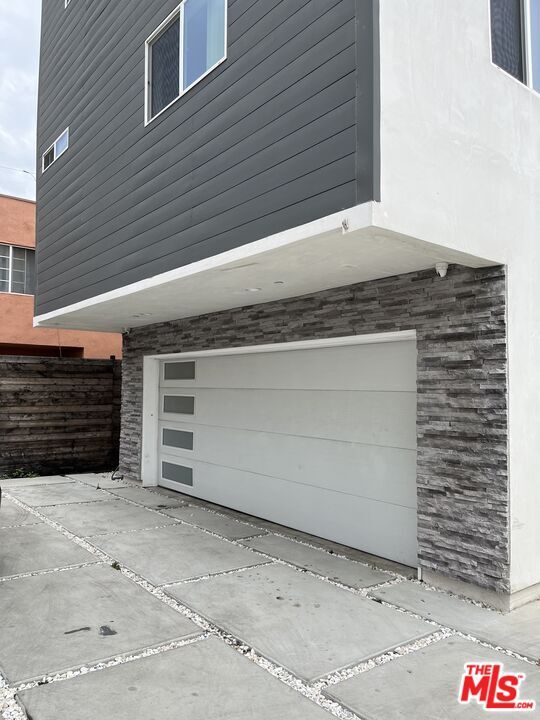 Building Photo - 2121 Burnside Ave