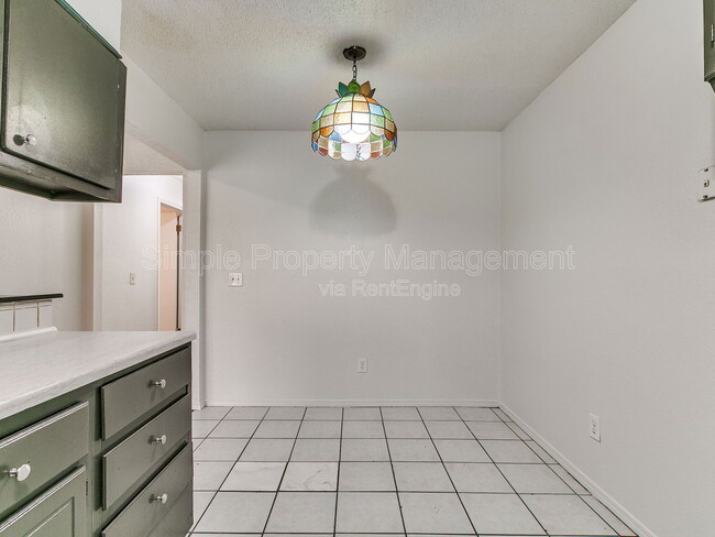 Building Photo - 6207 SE 46th St