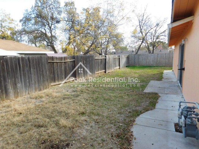 Building Photo - Updated 2bd/1ba North Highlands Duplex with Garage