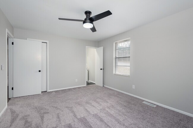 Building Photo - 200 Cedarmont Cir
