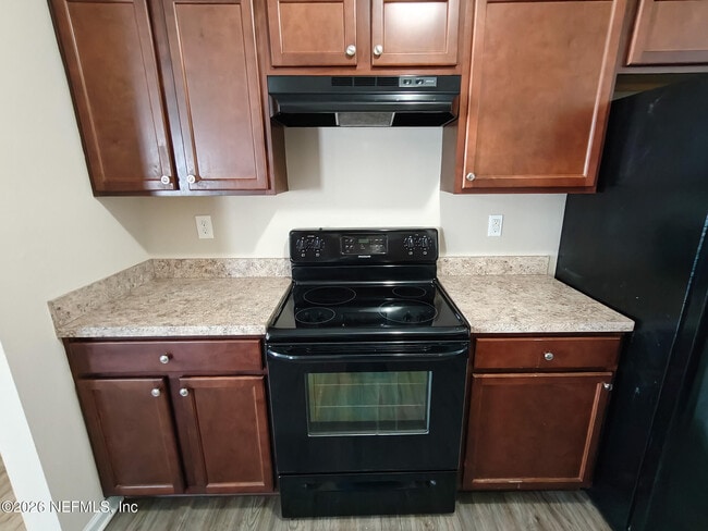 Building Photo - 8444 Hewitt St