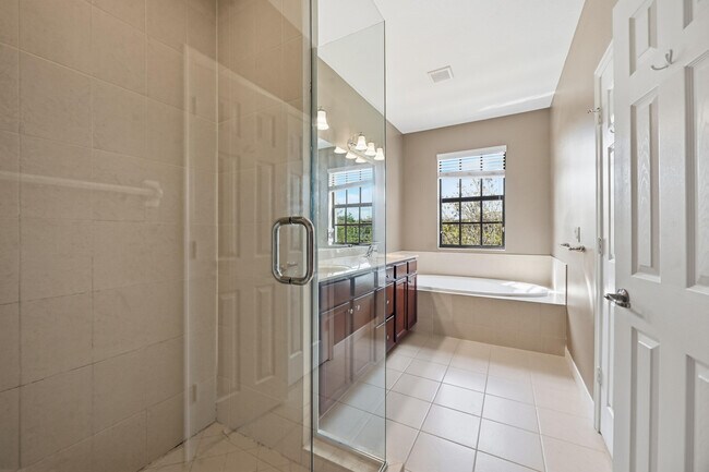 Building Photo - 10415 Wellington Parc Dr