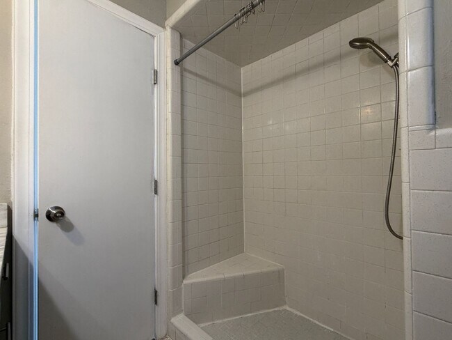 Building Photo - 749 Burkshire Dr