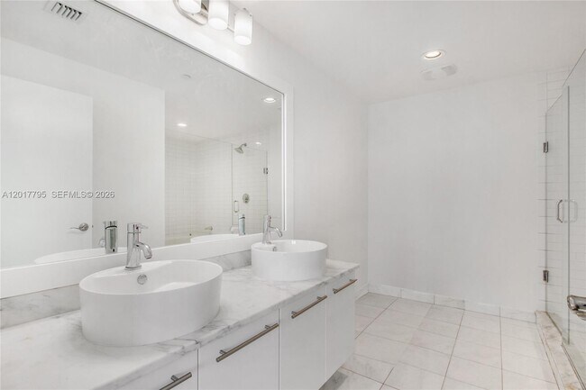 Building Photo - 888 Biscayne Blvd