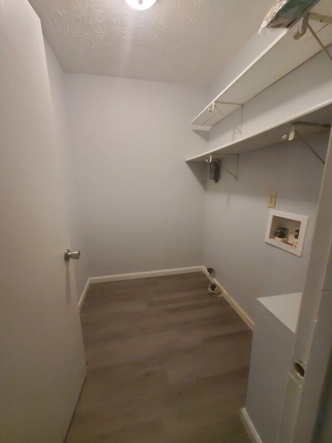 Building Photo - 4742 Belford Rd