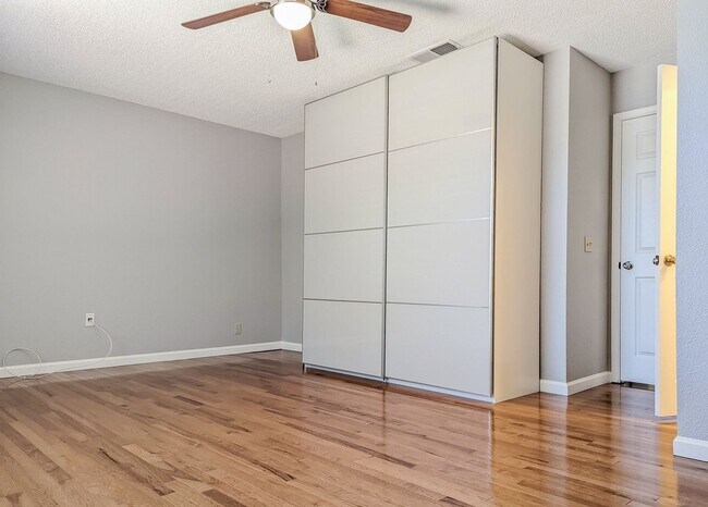 Building Photo - Stylish 4-Bed, 3.5-Bath Rental with Great ...