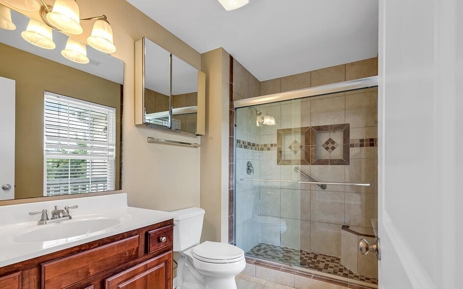 Master Bathroom - 1631 Low Country Pl