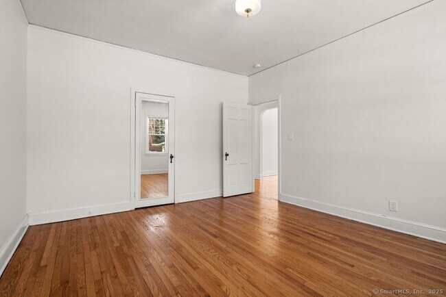Building Photo - 684 Farmington Ave