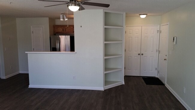 Building Photo - 214 Quietwood Dr