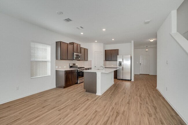 Building Photo - 704 Mallow Rd