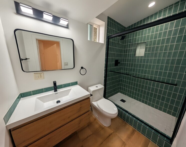 Building Photo - 2125 Carmona Ave