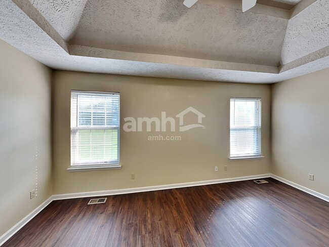 Building Photo - 620 Creekfront Dr