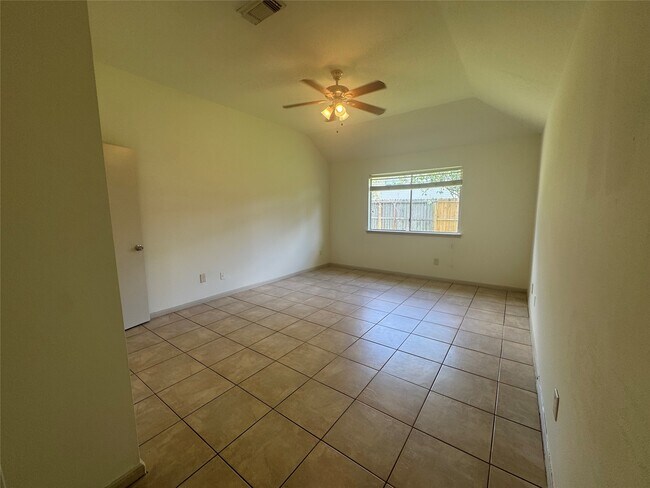 Building Photo - 6810 Creek Village Dr
