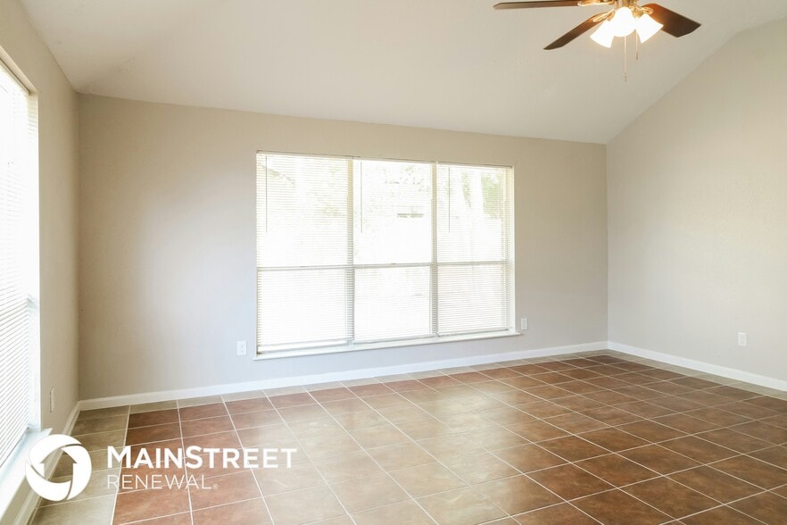 Building Photo - 12418 Meadow Briar Dr