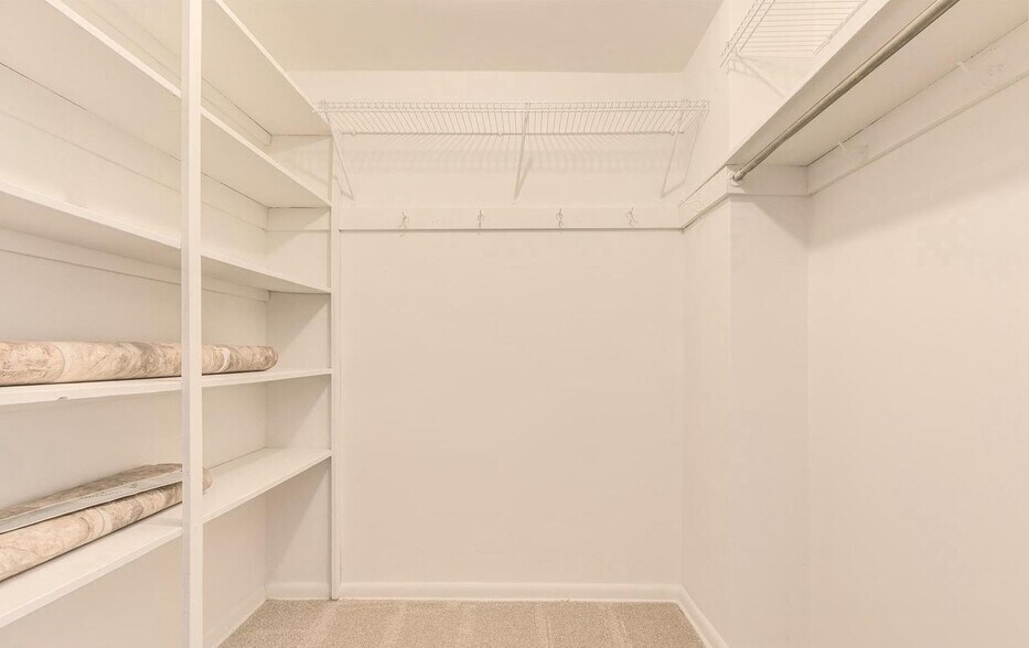 Building Photo - 10201 Grosvenor Pl