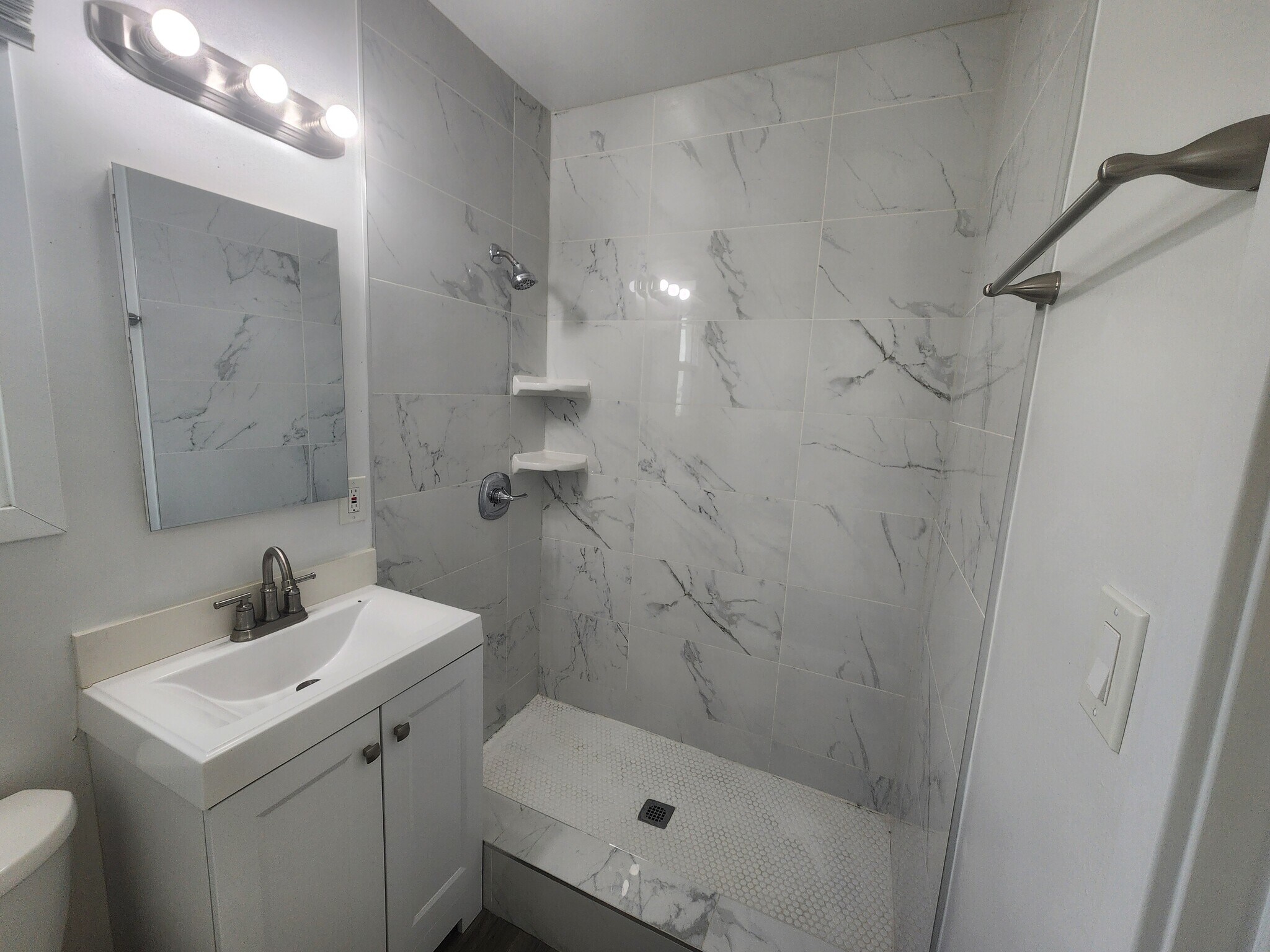 Building Photo - 383 Harvey Dr