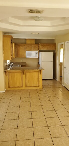 Building Photo - 904 S Palm Dr