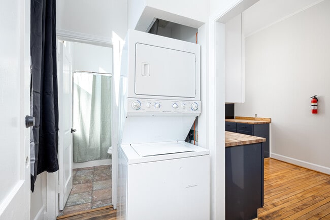 Building Photo - 117 Pearl St