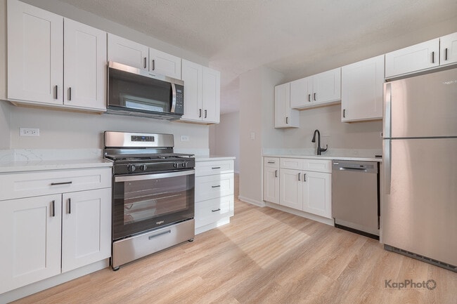 Building Photo - 8170 Northway Dr