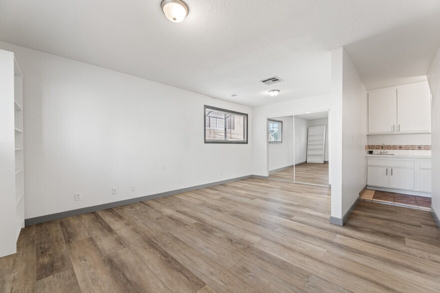 Building Photo - 1540 S Fairfax Ave