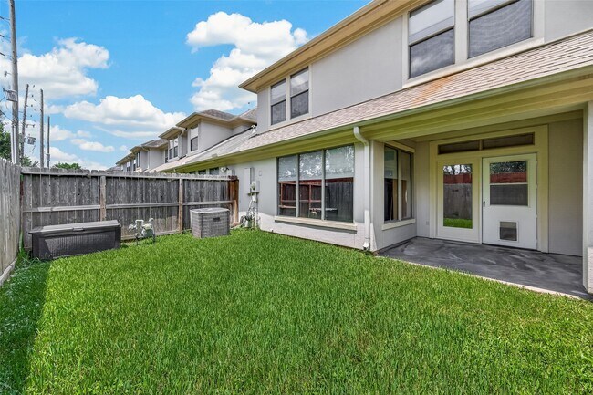 Building Photo - 4307 Lake Walk Ct