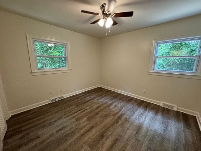 Building Photo - Renovated 4/3 House in North Hills- $1,995