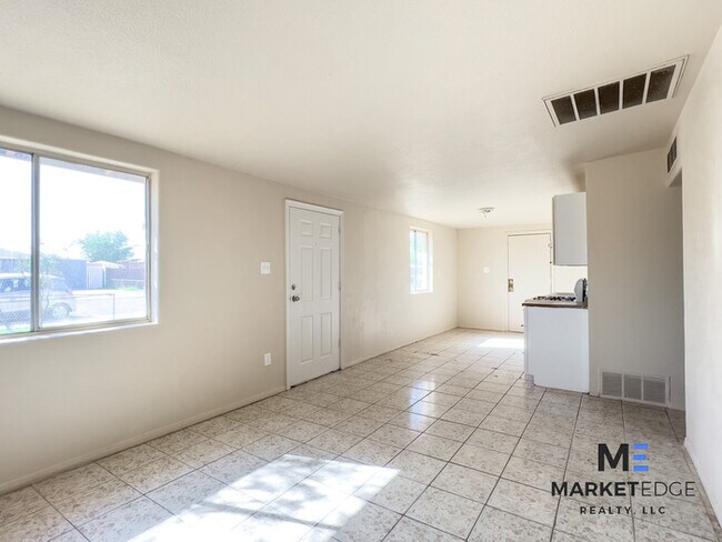 Building Photo - 3 Bed/ 1 Bath at 67th /Indian School! Appl...