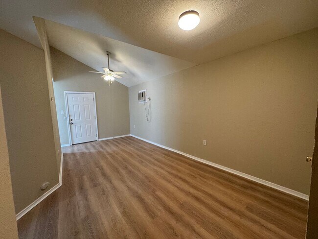 Building Photo - Stylish and Spacious 4-Bedroom Home PLUS C...