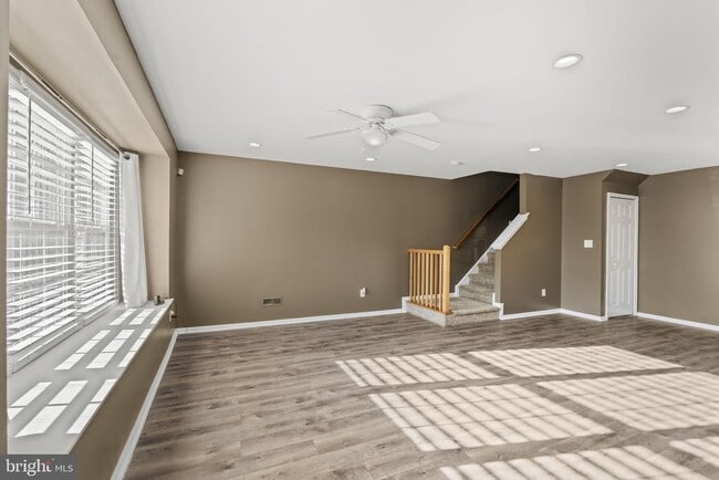 Building Photo - 4702 Grenwich Ln