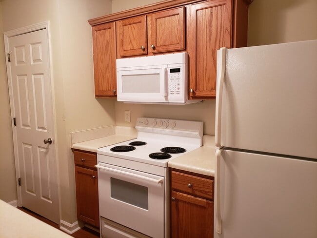 Building Photo - Cul-de-sac home ready to move in!