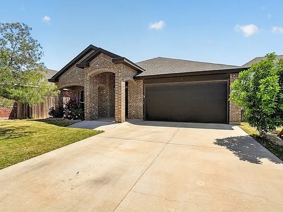 Building Photo - Comfy 3 Bed/2 Bath Midland Home with all appliances, backyard, attached garage, 6 min to grocery ...