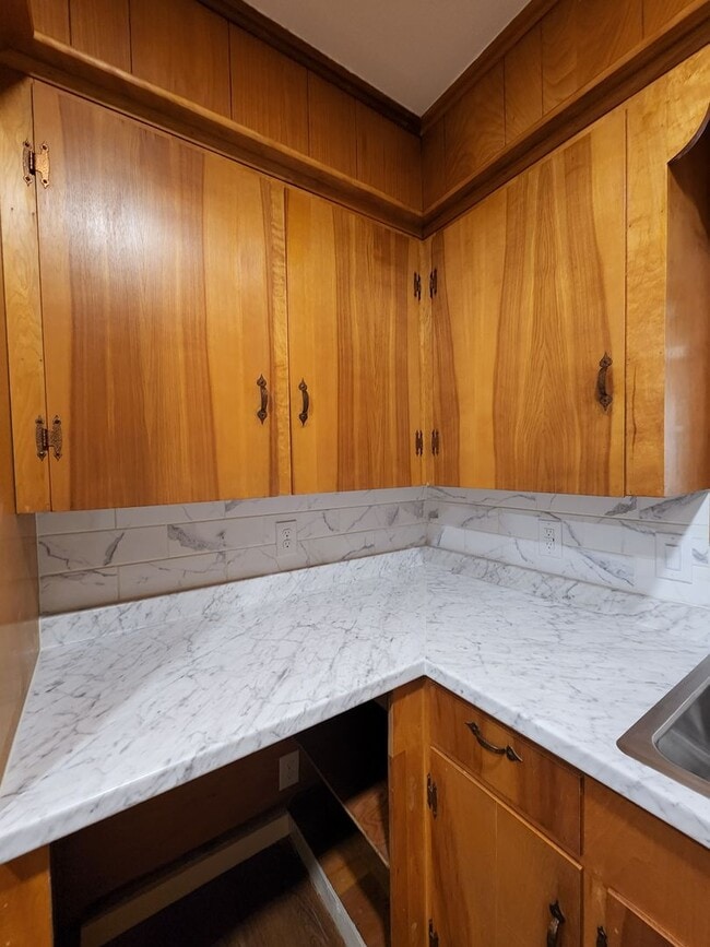 Building Photo - 1827 S Fredonia St