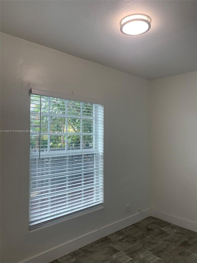 Building Photo - 130 Antiquera Ave