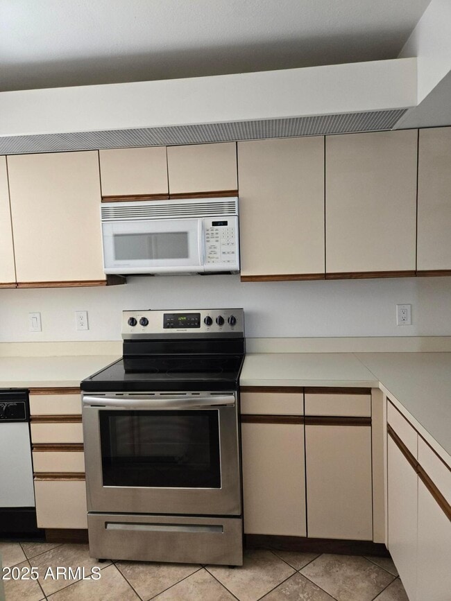 Building Photo - 5035 N 10th Pl