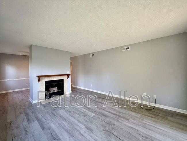 Building Photo - 2406 Abbey Cir