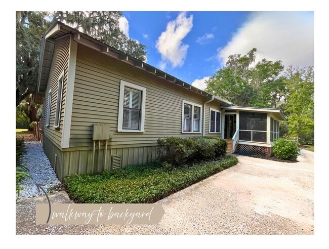 Building Photo - 208 Bartlett St