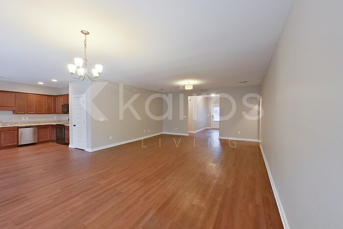 Building Photo - 433 White Oak Cir