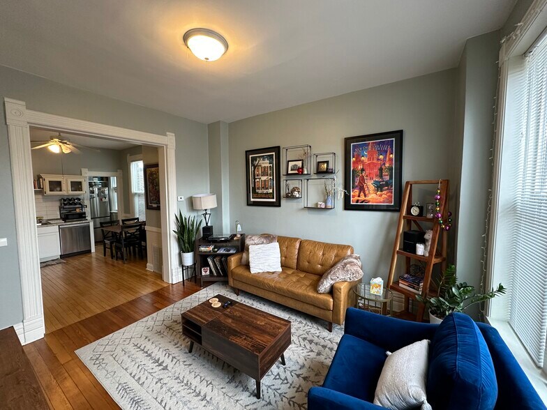 Building Photo - 2234 W Erie St