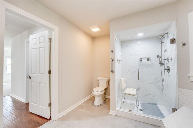 Building Photo - 35 Ashleigh Terrace NE