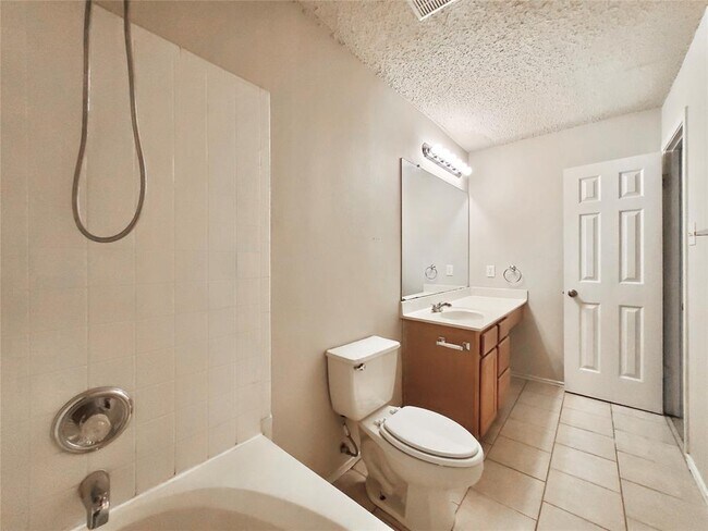 Building Photo - 3079 Hill St
