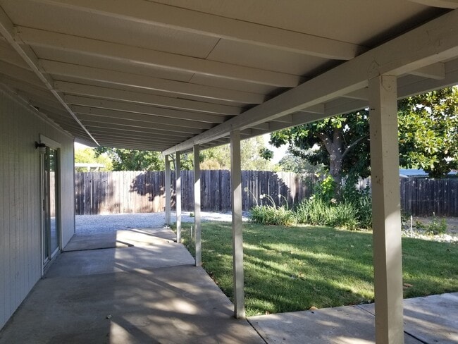 Building Photo - 3 Bedroom 2 Bath Home in Cottonwood